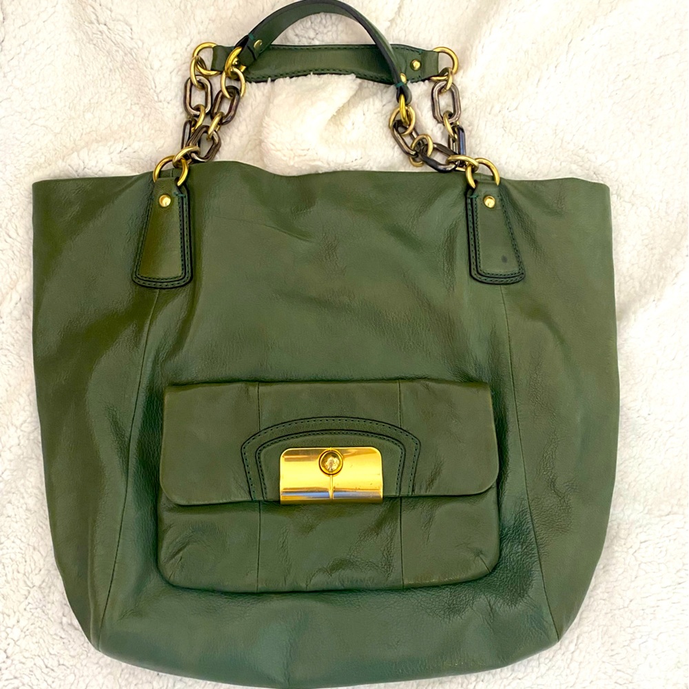 Coach leather shoulder bag in Green leather